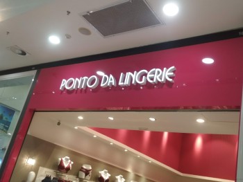Letra Caixa com LED em Cabreuva